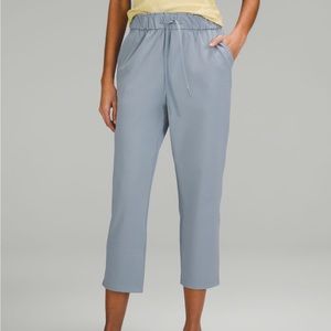 Lululemon Size 6 High Rise Cropped Pants 23”